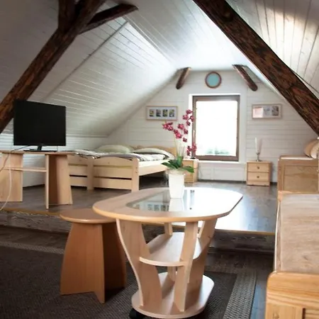 Penzion, Restaurace Jaro Brdy בית הארחה